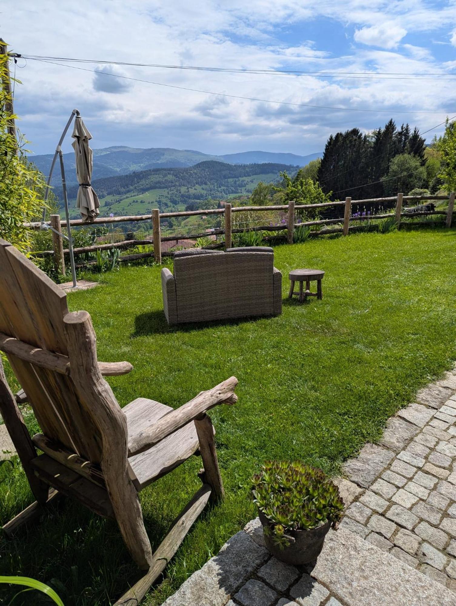 Aux Balcons De La Vallee Soultzeren Exteriör bild